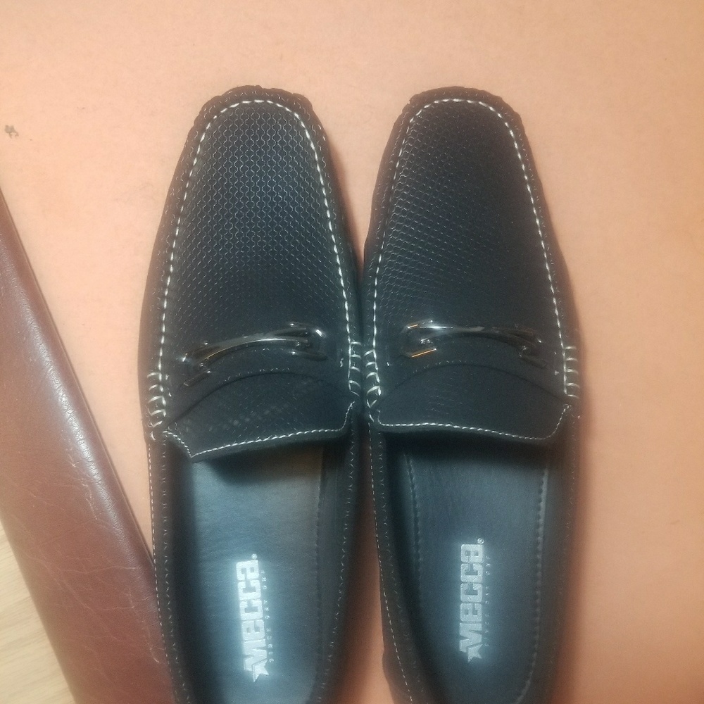 NWOT black loafers
